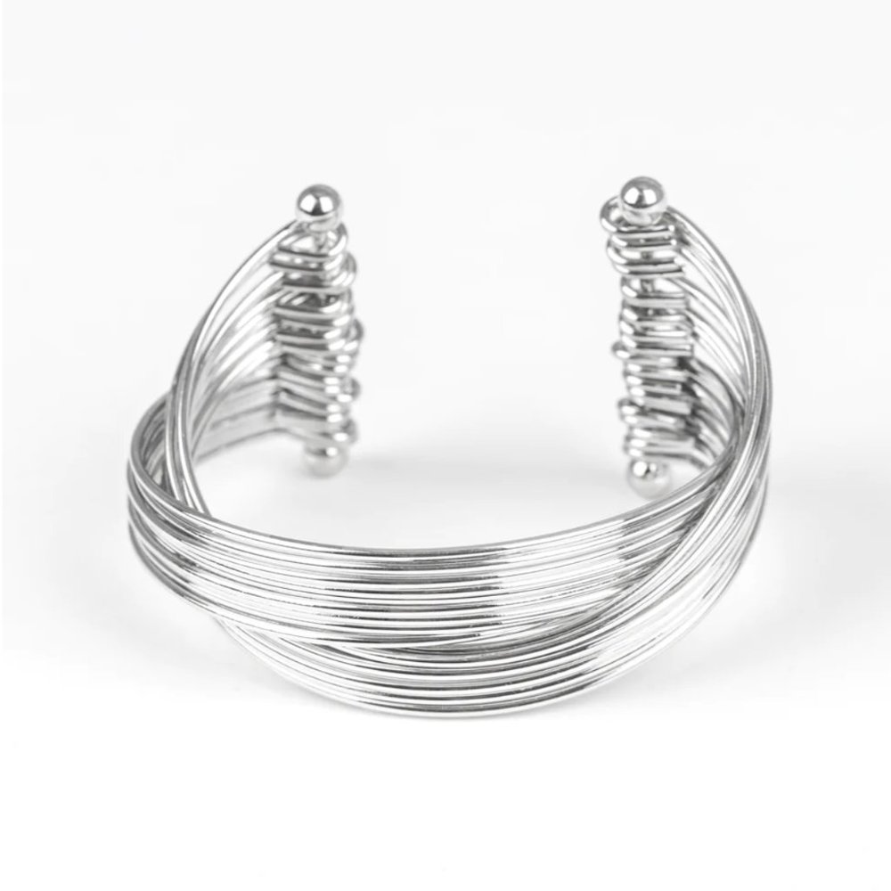 PAPARAZZI URBAN GLAM - SILVER CRISSCROSS BAND CUFF BRACELET - FASHION FIX JANUAR